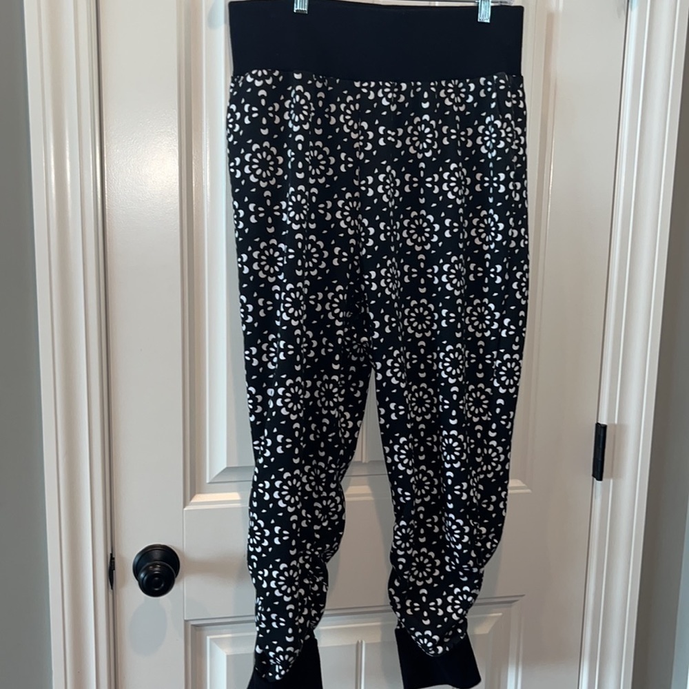 INC black and white all over flower print pull on knit jogger pants size XXL